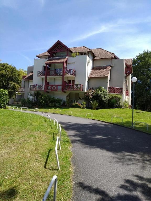 Le Petit Park-Studio-Terrasse- Piscine-Wifi Fibre Apartment Pau Bagian luar foto