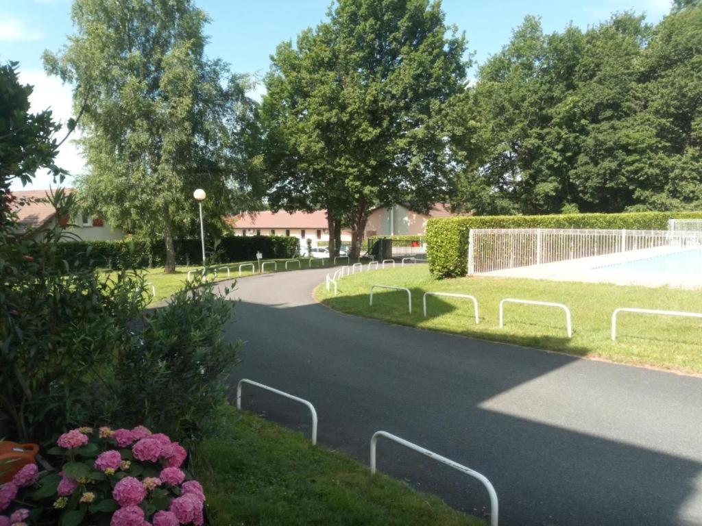 Le Petit Park-Studio-Terrasse- Piscine-Wifi Fibre Apartment Pau Bagian luar foto